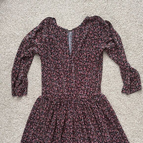 Chic Long Sleeve Floral Dress in Black and Pink - Picture 2 of 5